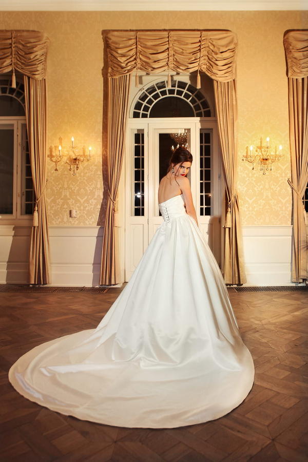 Brautkleid -  jedes Kleid 699€